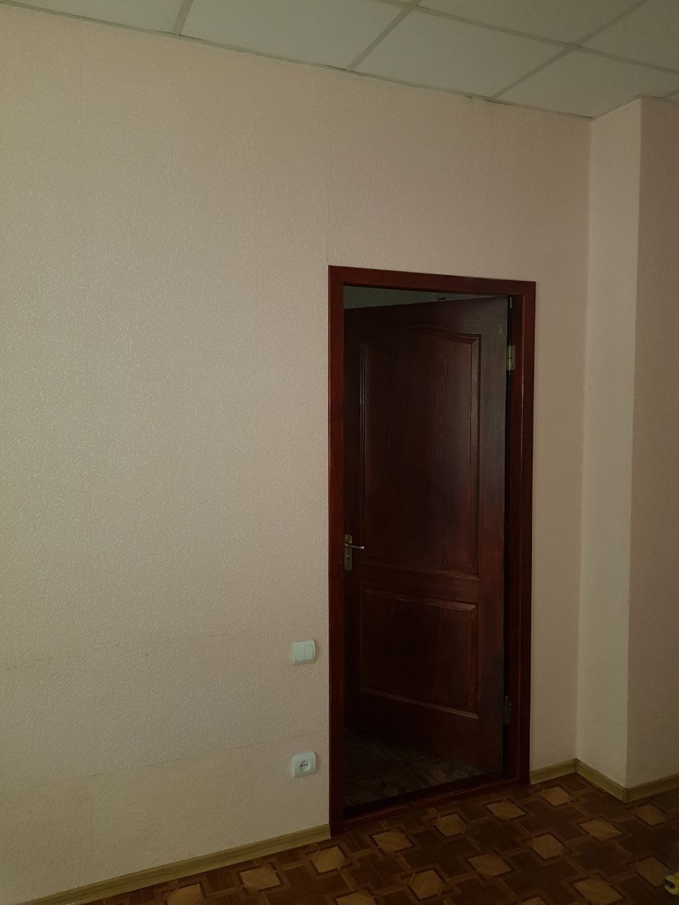 Продам 1-ю квартиру на ул. Котельникова 1/5 эт. общ.31 м. кв. Квартира мультифункциональная, может быть использована под офис закрытого типа, жилую квартиру, помещение с отдельным входом на улицу. Имеется проект отдельного входа и проект отвода земельного участка. Квартира в хорошем состоянии. Готова к эксплу...